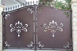 Gates and fences pantographed