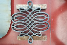 Artistic decorations in steel and metals